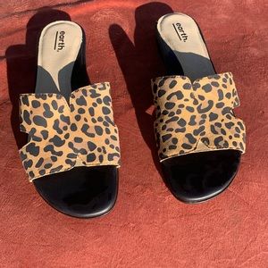 *NEW* without box Earth Mykonos Torlos Women's Leather Slide Sandal